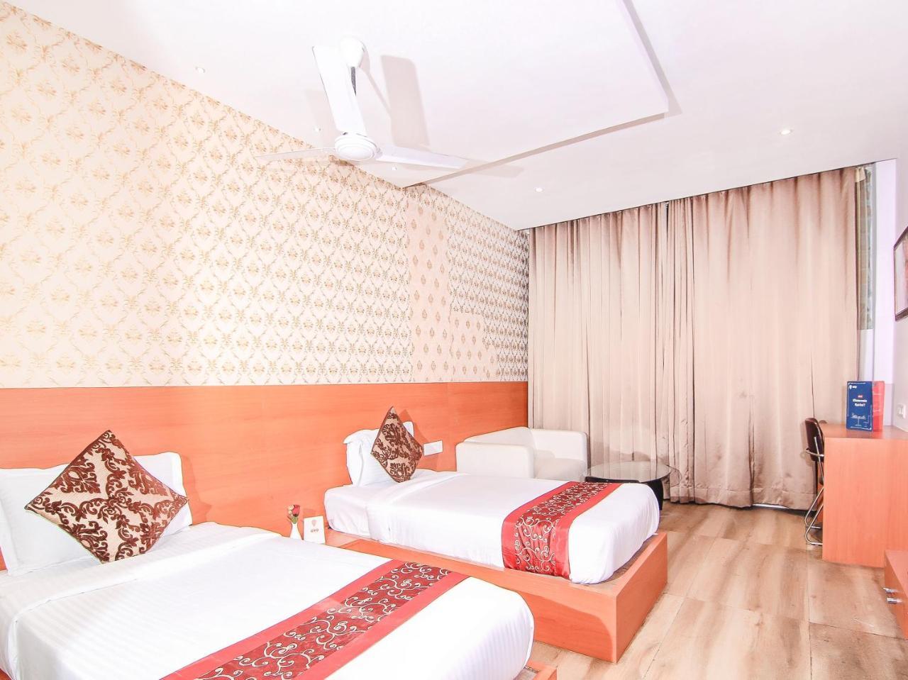 Oyo 3683 De Global Park Hotel Hasanganj Exterior photo