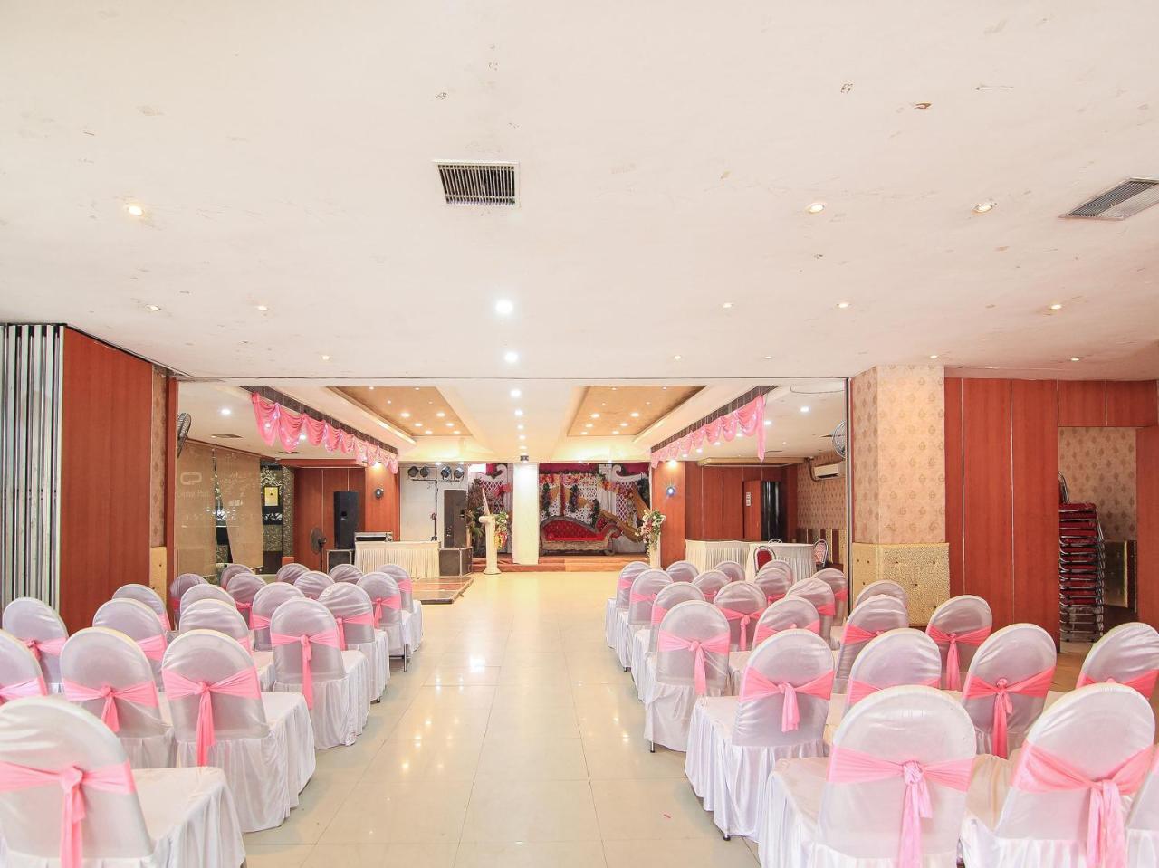 Oyo 3683 De Global Park Hotel Hasanganj Exterior photo