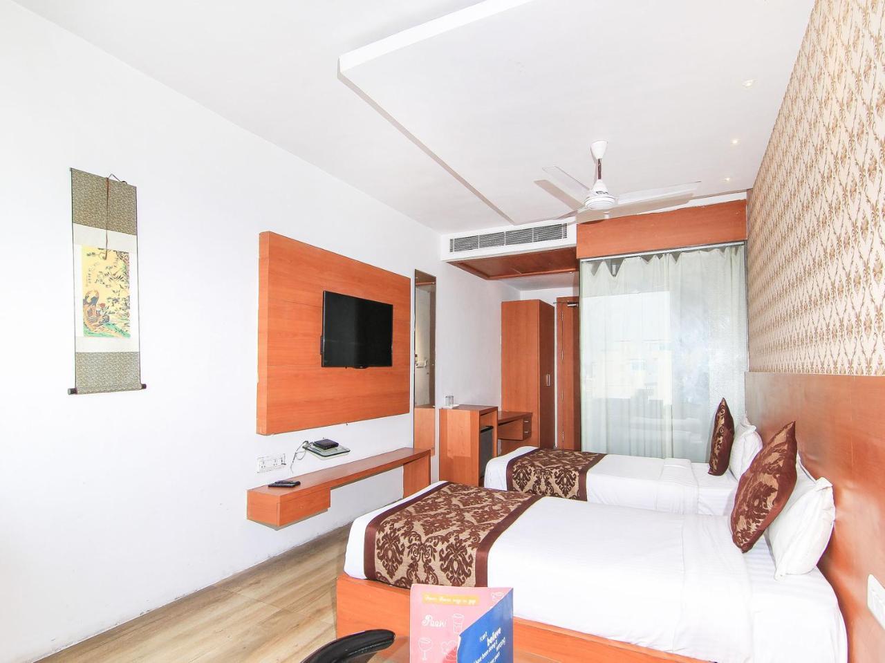 Oyo 3683 De Global Park Hotel Hasanganj Exterior photo